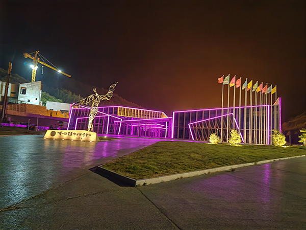 城市亮化是现代城市建设的重要组成部分，它不仅可以美化城市的夜景，还能提升城市的整体形象。随着科技的不断进步，城市亮化也得到了更多的关注和创新。本文将介绍一些关于城市亮化的创意和技术，帮助读者了解新城街道城市亮化的重要性以及如何进行新城街道城市亮化的规划和实施。